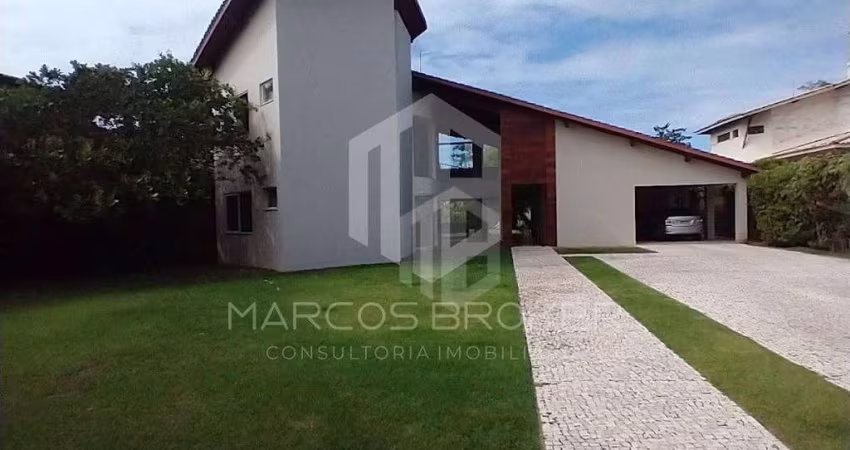 LINDA CASA com  6 suítes, sistema de energia solar, 400,00 m² de área construída, em condomínio com lazer.