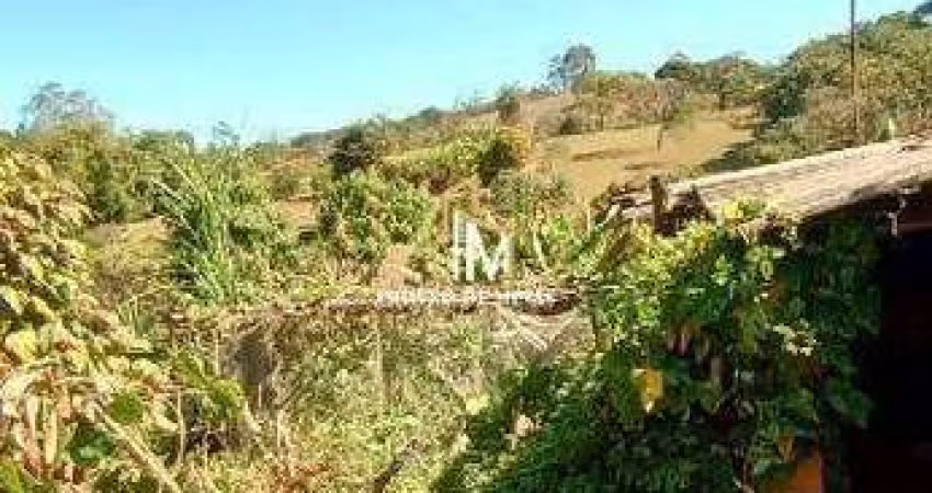 Chácara á venda com casa simples de 02 quartos, terreno de 5.000m² Rio Manso MG!