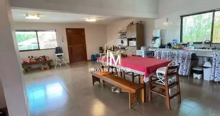 Casa á venda em condomínio de 2460m², com 03 quartos sendo 01 suíte em Igarapé MG!