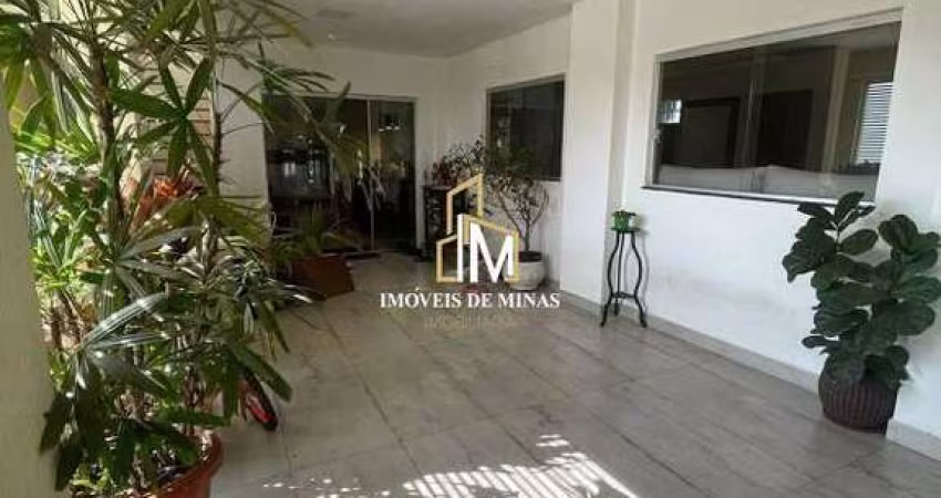 Casa á venda com 04 quartos, sendo 02 suítes, próximo ao centro de Igarapé MG!