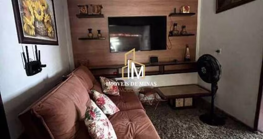 Casa á venda com 02 quartos e loja no centro de Igarapé MG!