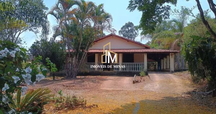 Fazenda á venda de 50 hectares com 03 quartos sendo 01 suíte em Crucilândia MG!