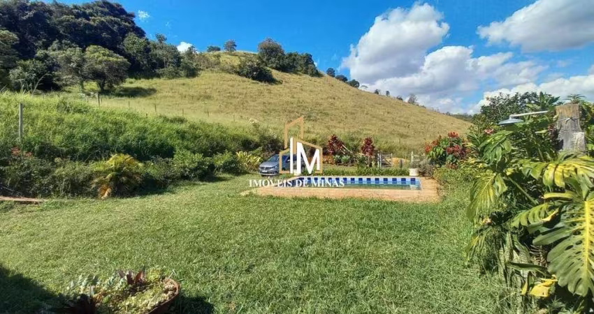 Fazenda á venda de 8 hectares com 03 quartos, rica em água em Oliveira MG!