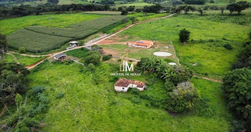 Fazenda á venda de 31 hectares, sendo 02 casas em Oliveira MG!