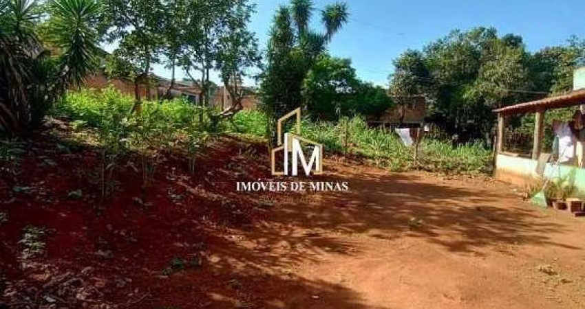 Casa á venda em lote de 312m² com 02 quartos em Igarapé MG!