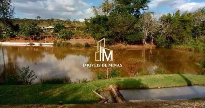 Sítio à venda, casa com 02 quartos e 01 suíte, terreno 2000m² em Mateus Leme MG