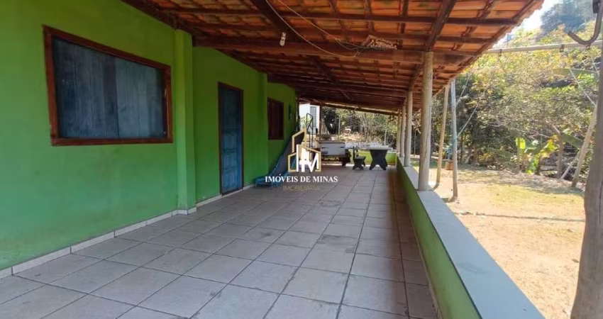 Sítio à venda com 7,2 hectares em Itatiaiuçu MG: 03 quartos (01 suíte) e lagoa!