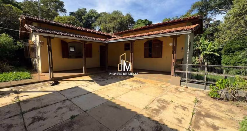 Sítio á venda de 13948m² com lagoa e nascente, sendo 02 casas em Rio Manso MG!