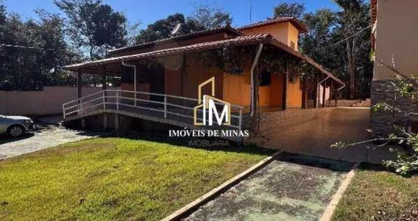 Chácara á venda com 05 quartos sendo 01 suíte, terreno de 2800m² em Bonfim-MG.