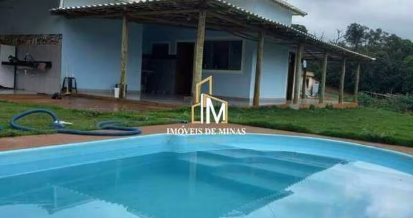 Chácara á venda com 03 quartos (01 suíte), terreno de 1.400m² em Itatiaiuçu MG!
