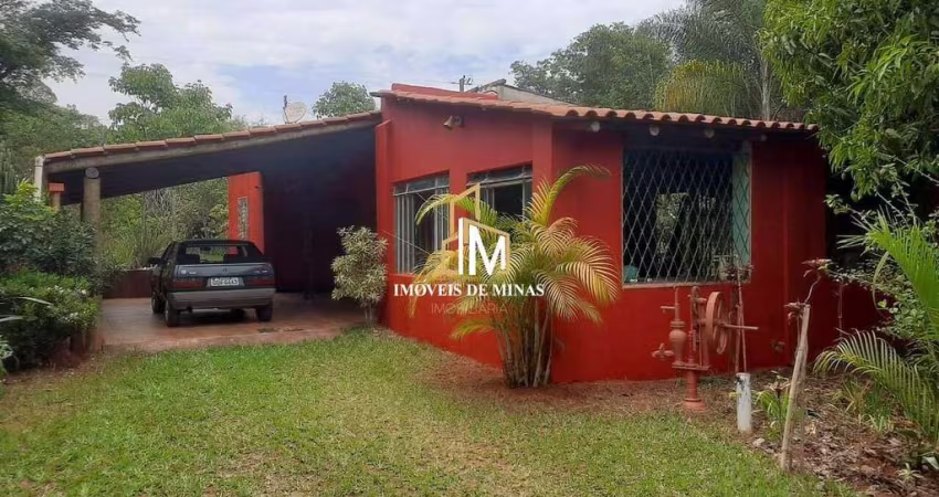 Chácara 5000m² com agua corrente á venda casa de 02 quartos, em Itatiaiuçu MG!