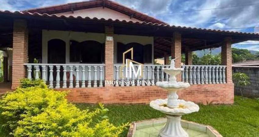 Casa á venda com 02 quartos (01 suíte), terreno de 1000m² em Igarapé-MG!