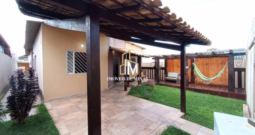 Casa á venda em lote de 360m² com 03 quartos sendo 01 suíte em Igarapé MG!