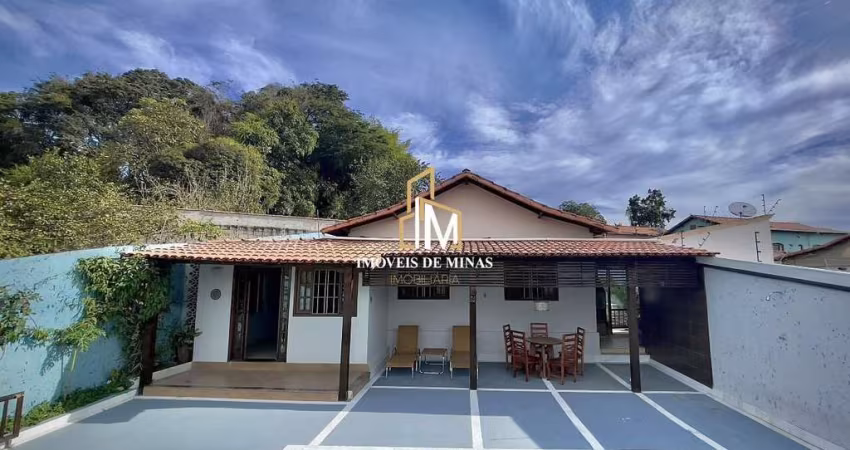 Casa á venda com 03 quartos sendo 01 suíte, lote de 350m² em Bonfim MG!