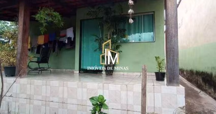 Casa á venda com 02 quartos e plantas frutíferas, terreno 477m² em Igarapé MG!