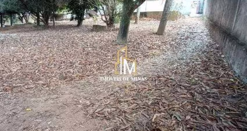 Terreno á venda de 380m², próximo a comércios em São Joaquim de Bicas MG!