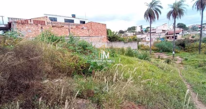 Terreno á venda de 360m² próximo ao Centro de Igarapé MG!