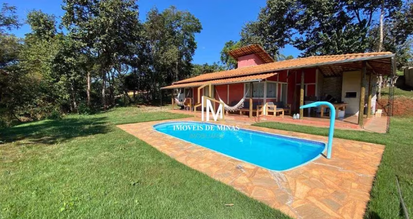 Chácara á venda de 700m², com 03 quartos e sendo ótima localização em Itatiaiuçu MG!