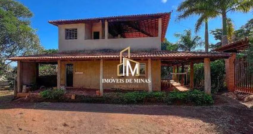 Sítio á venda de 02 andares sendo ótima localização em Igarapé MG!
