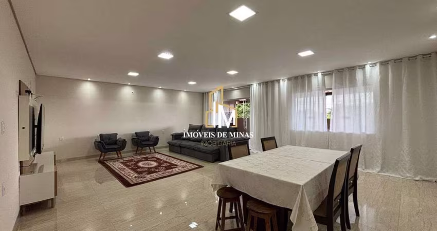 Casa á venda em lote de 360m² com loja em Igarapé-MG!