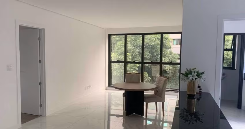 Imperdível apartamento de luxo na Savassi: 3 quartos, 3 suítes, 1 sala, 5 banheiros, 2 vagas e 106m2 em Belo Horizonte-MG!
