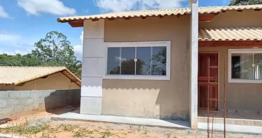 Imperdível oportunidade de adquirir casa em condomínio na cidade de paty do alferes-rj, bairro mantiquira! 2 quartos, 1 suíte, 1 sala, 2 banheiros, 1 vaga de garagem e 243,57 m2 de área!