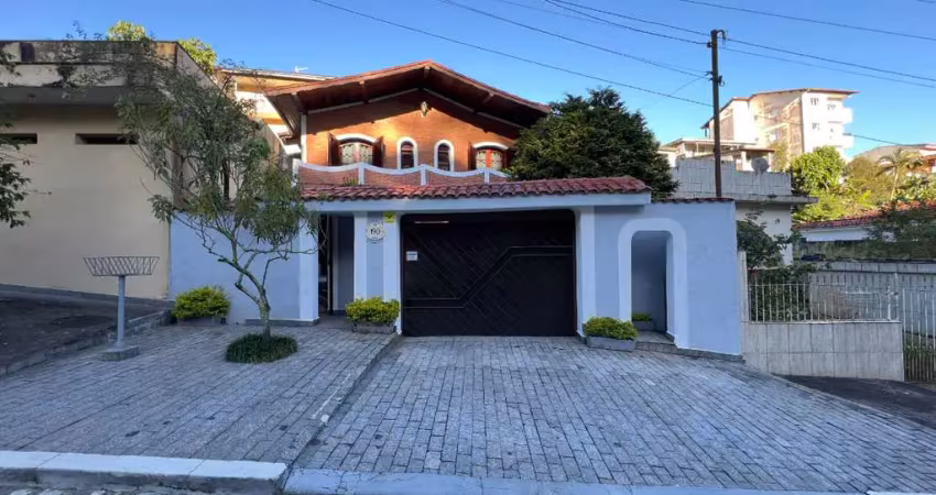 Casa de vila para venda em centro alto com 3 quartos, sendo 1 suíte, 198m²