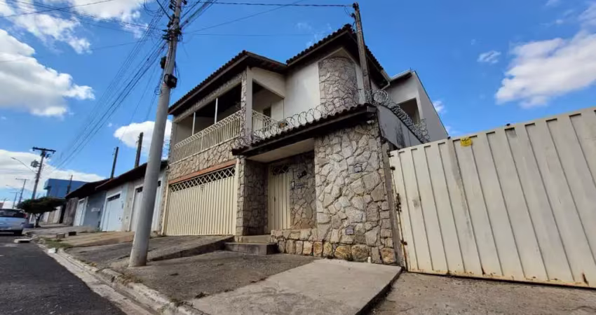 Casa de vila para venda em jardim paineiras com 3 quartos, sendo 1 suíte, 283m²