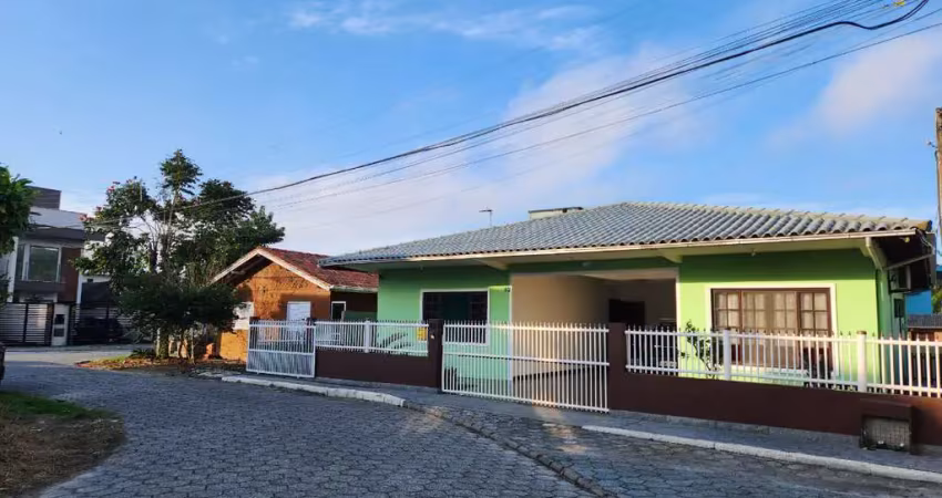 Casa tipo para venda em ingleses do rio vermelho com 4 quartos, sendo 1 suíte, 237m²