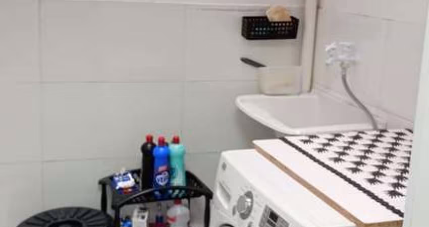 Lindo apartamento com 50m² a venda no Pq São Lucas, próximo ao monotrilho, rua tranquila em excelente localização prontinho para morar. Prédio com 12 apartamentos, no momento não tem custa de condomin