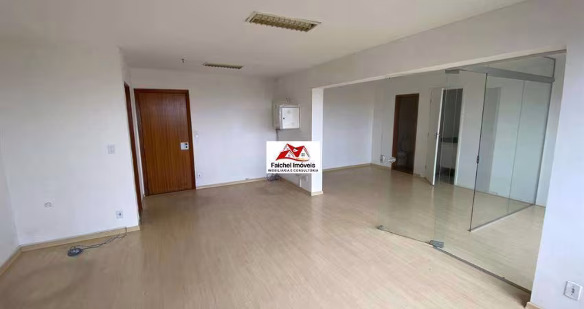 Conjunto comercial com 3 salas, 3 banheiros, copa e 1 vaga por 4.200,00 ao lado do metro Carrão - Tatuapé/SP