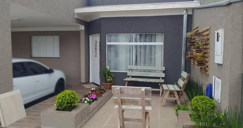 Casa em Condomínio de Luxo no Portal da Serra: 3 Quartos, 1 Suíte, 2 Salas, 2 Vagas, 180m² - Bragança Paulista-SP.