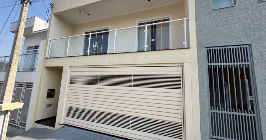 Residência Impecável à Venda em Bragança Paulista-SP, 3 Quartos, 1 Suíte, 2 Salas, 2 Vagas de Garagem, 145m².