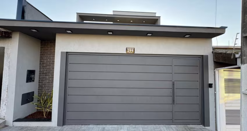 Casa à venda em Bragança Paulista-SP: 3 quartos, 1 suíte, 1 sala, 2 vagas de garagem, 135m² na Residencial Quinta dos Vinhedos.