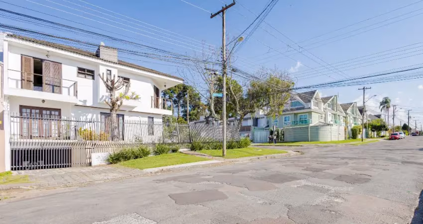 SOBRADO EXCELENTE 270 m², 5 QUARTOS (2 SUÍTES), 6 VAGAS, ESQUINA, FACE NORTE