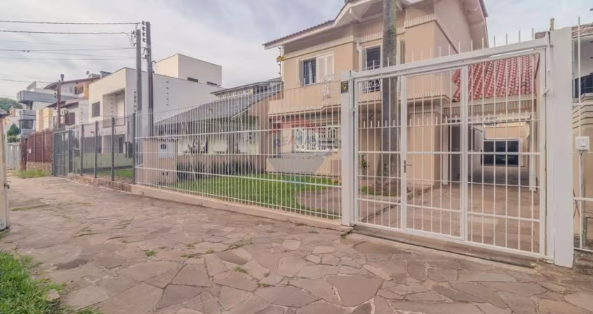 Luxuosa Casa de 377 m² à Venda no Coração de Higienópolis, Porto Alegre!
