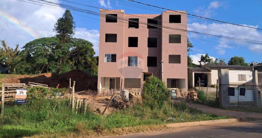 Apartamento á venda 02 dormitórios com pátio e vaga no Bairro Piratini