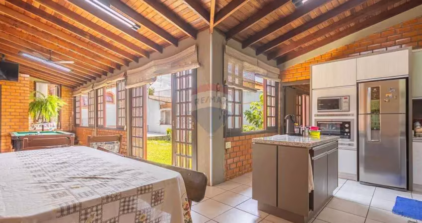 Sobrado 250 m² 4 Dormitórios 4 Banheiros 3 vagas Mobiliado a 180 metros do Cesto Atacado