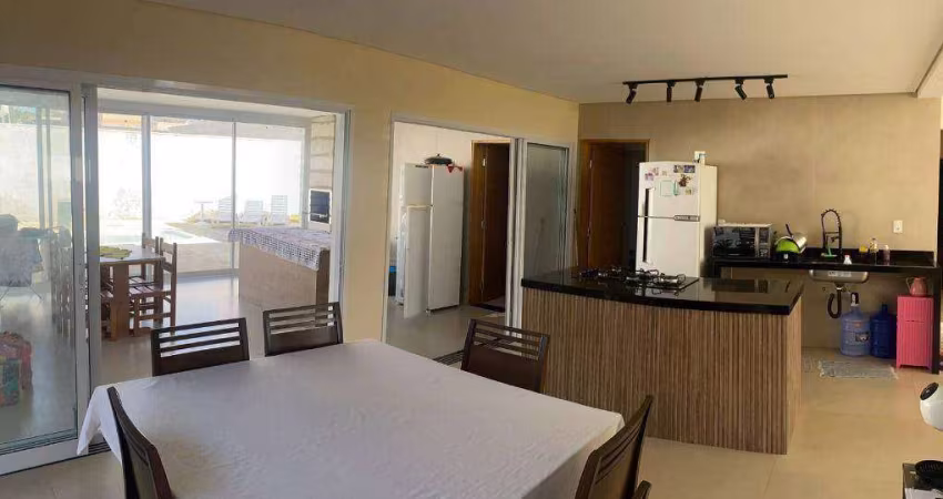 Casa para Alugar ou Vender Condomínio Ecopark Bourbon com 3 suítes e 218 metros.