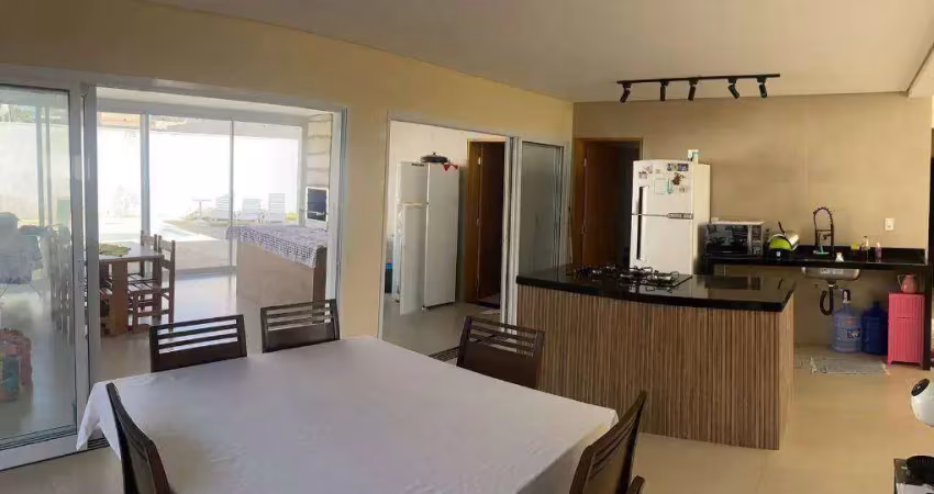 Casa para Alugar ou Vender Condomínio Ecopark Bourbon com 3 suítes e 218 metros.