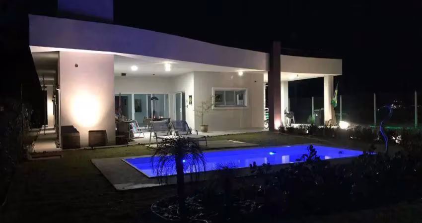 Chácara com 3 dormitórios à venda, 263 m² por r$ 1.600.000,00 - freguesia da escada - guararema/sp