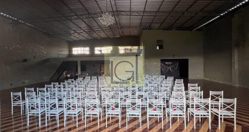 Salão comercial à venda em Salto-SP, Jardim Itaguaçu: 1 sala, 6 banheiros, 10 vagas, 530m². Imperdível oportunidade!
