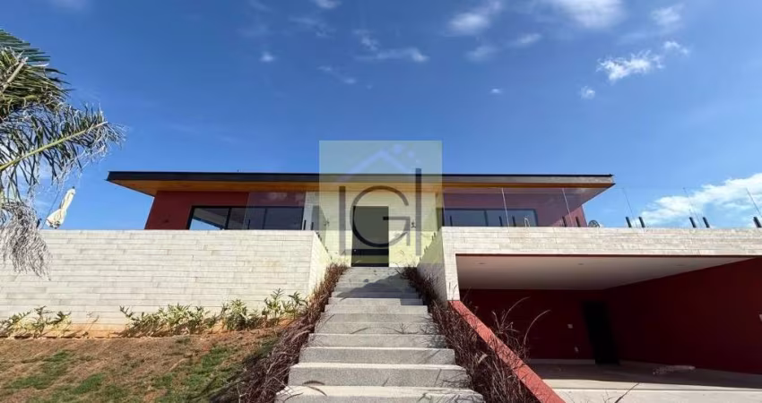 Imperdível Casa à Venda em Itu-SP, no Residencial Parque Campos de Santo Antônio II - 4 quartos, 4 suítes, 2 salas, 6 banheiros, 4 vagas de garagem, 320m² de área. Venha conferir!