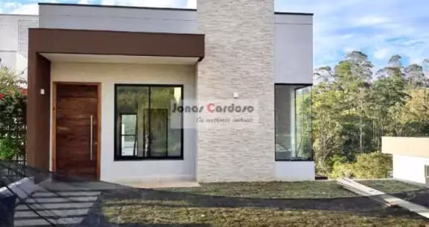 Este sobrado é perfeito para quem busca uma vida tranquila em uma casa de luxo e cercada pela natureza