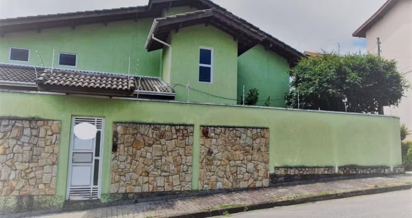 Imperdível casa à venda na Vila Lavínia, Mogi das Cruzes-SP: 3 quartos, 1 suíte, 2 salas, 3 banheiros, 4 vagas de garagem, 213,00m².