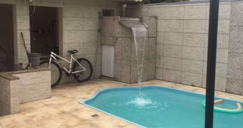 Sobrado grande com área de lazer e piscina.  Aceita como permuta: apartamento na praia Bertioga, Arujá, Maresia ou Boraceia.