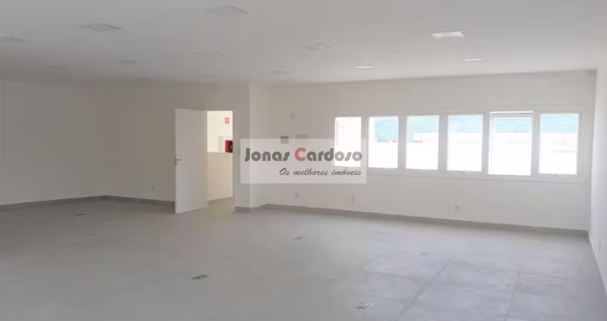 Sala no 3 pavimento com sala ampla e terraço
