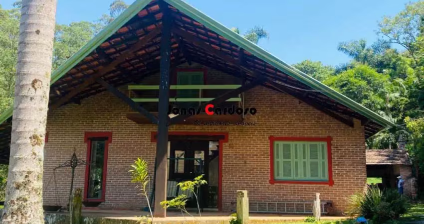 Excelente sítio a venda no Botujuru com ampla área de10,9 hectares, com uma infraesturura de lazer completa por R$2.500.000,00