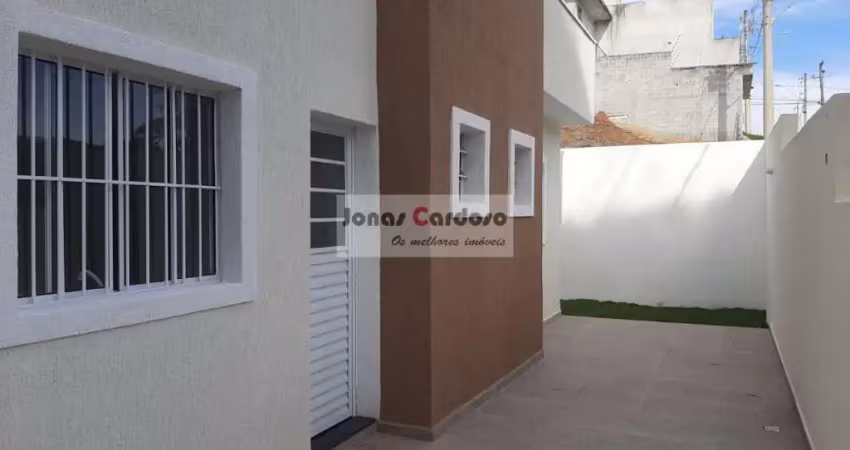 Casa térrea a venda com 2 quartos sendo 1 suíte, 65m² com excelente acabamento, amplo quintal nos fundos por R$: 430 mil. Botujuru, Mogi das Cruzes.