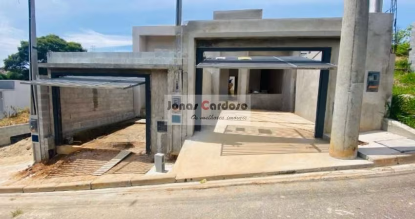 Casa térrea a venda com 2 quartos sendo 1 suíte, 72m² com excelente acabamento, amplo quintal nos fundos por R$: 430 mil. Botujuru, Mogi das Cruzes.